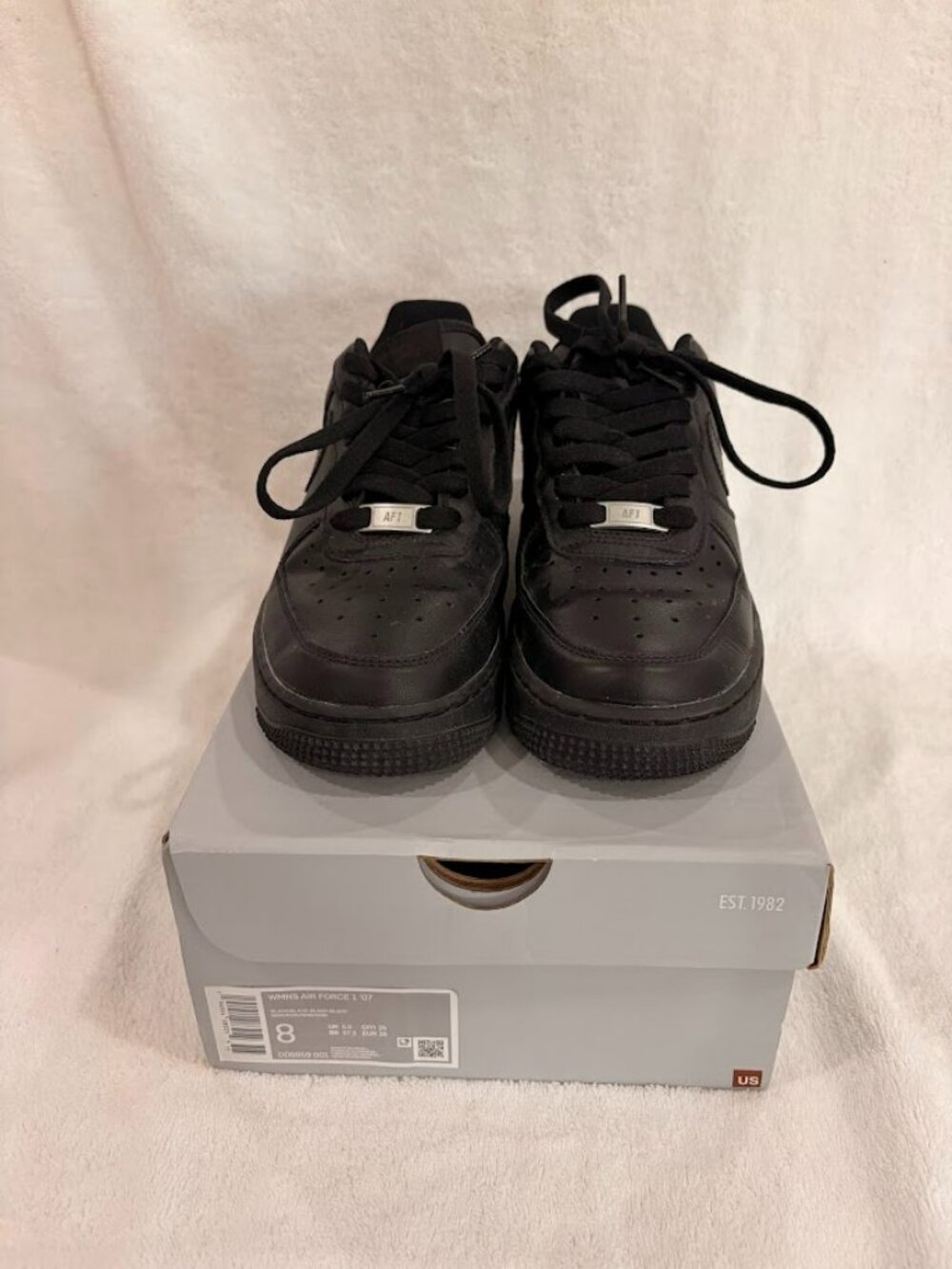 New Women's Nike Air force 1 '07 Black on Black Size 8